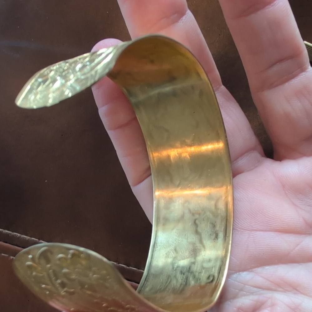 Elegant Gold Cuff Bracelets Set - Picture 5 of 8